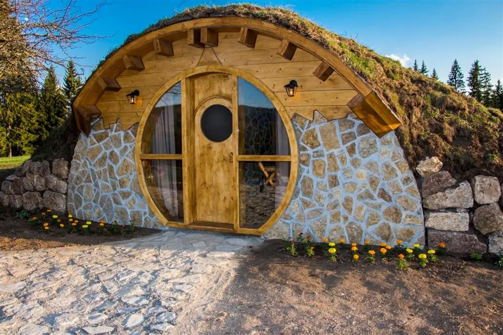 Mountain bungalows and a Hobbit House - Jazavčije Rupe