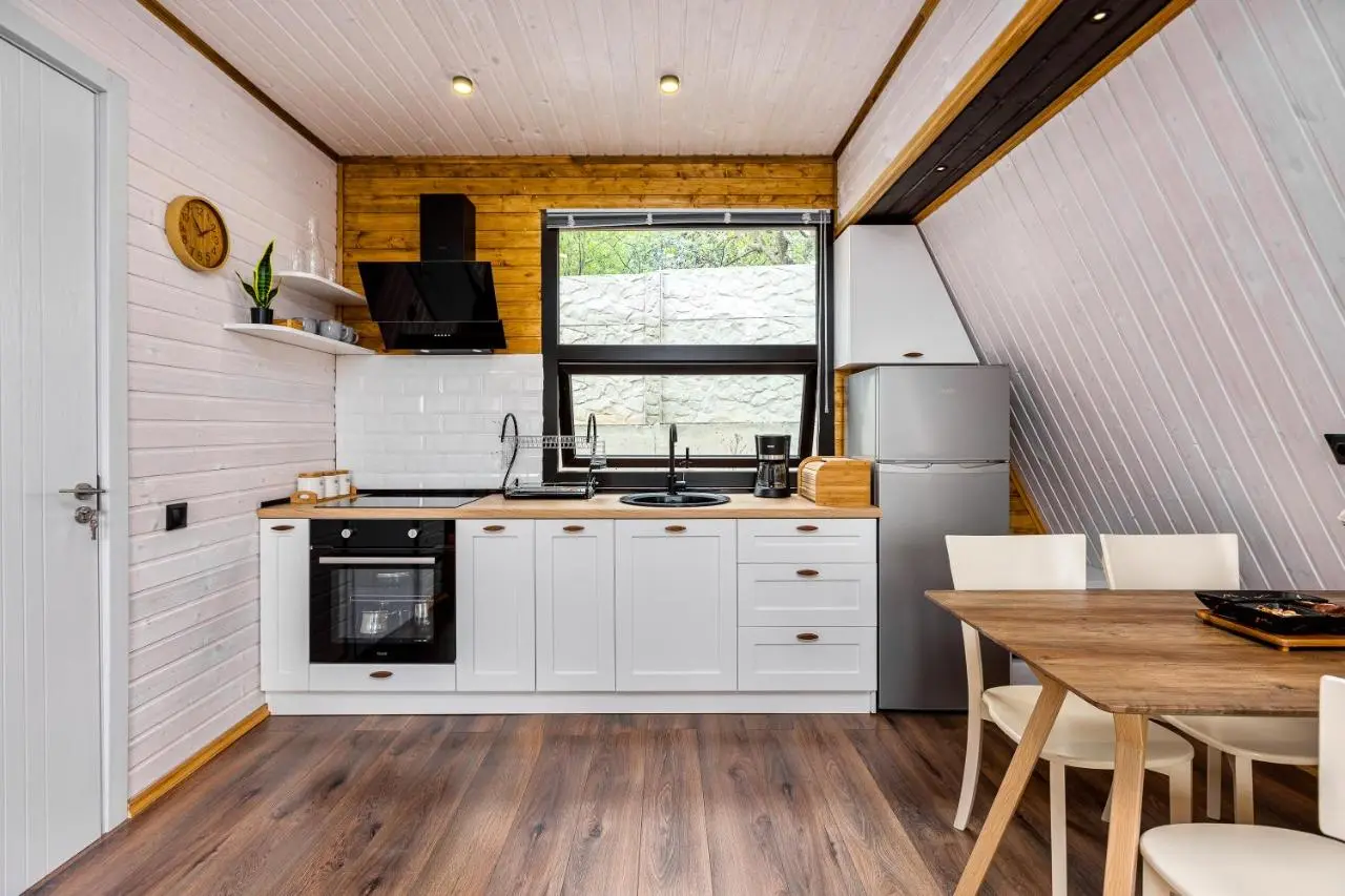 Luxury Cottages with Hot Tubes, Garden and BBQ