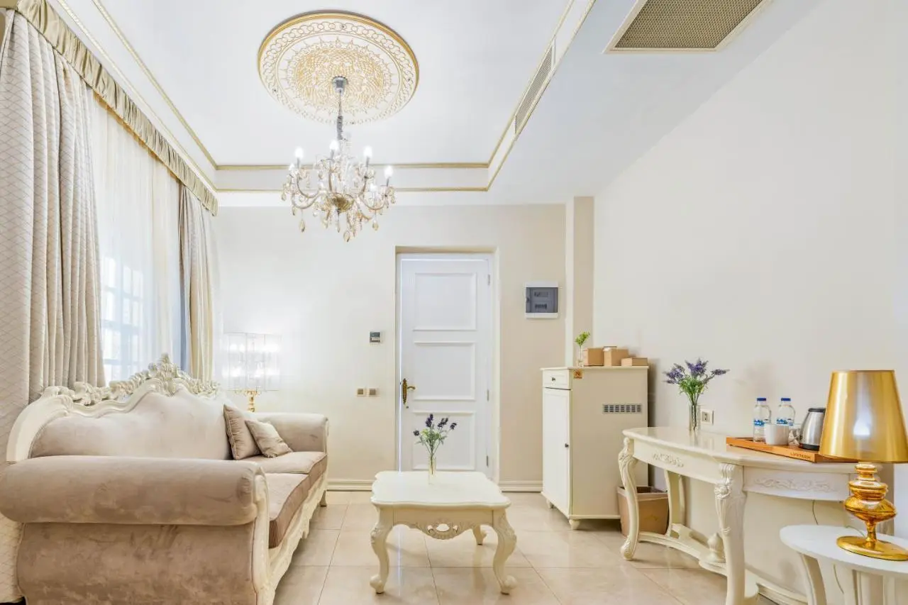 Elegance East Hotel