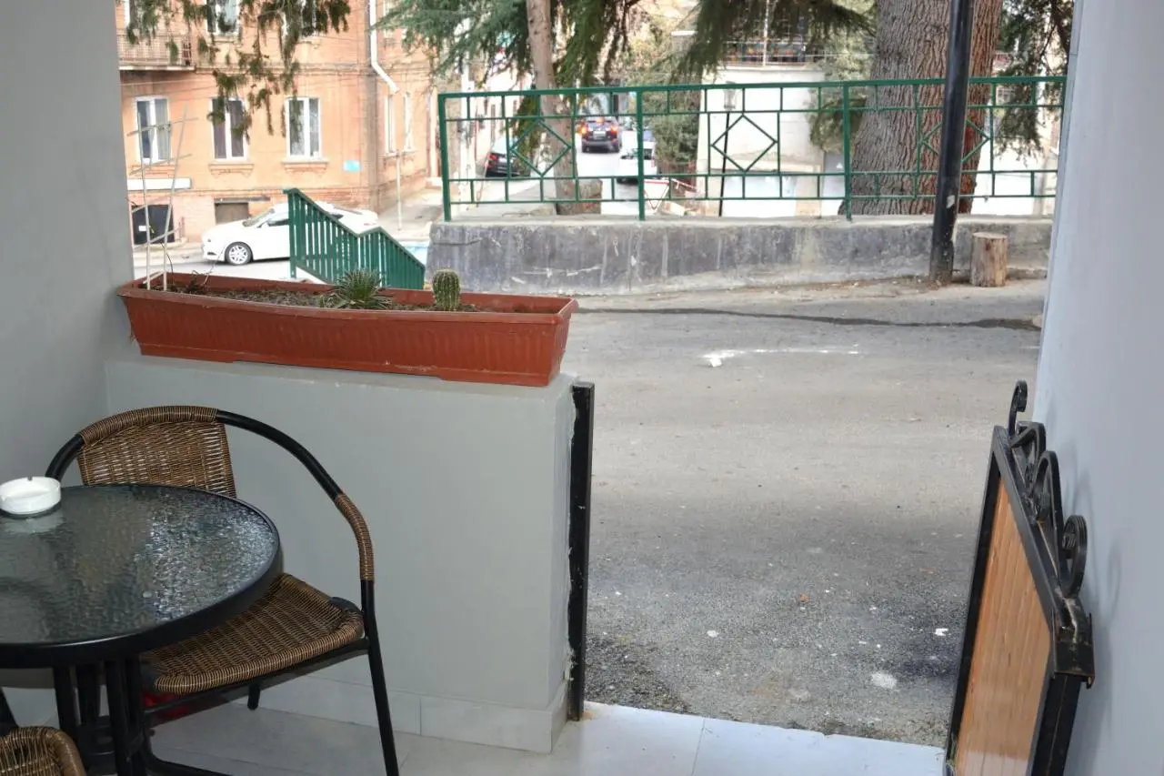 nikas apartment
