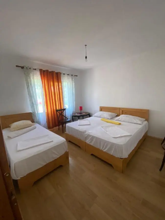 Roza's Guest House Camping Shkoder