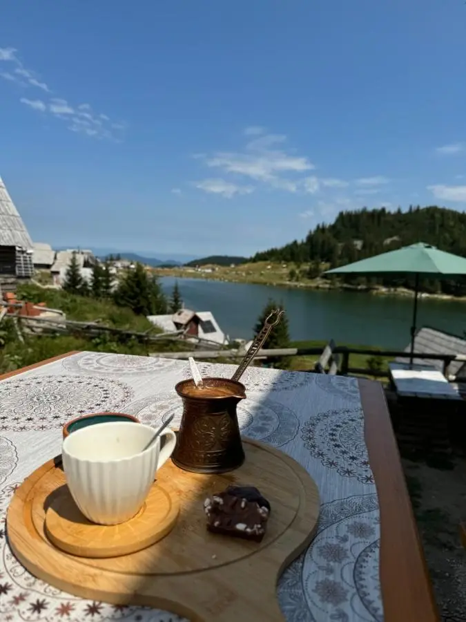 Prokoško jezero Zlatna koliba