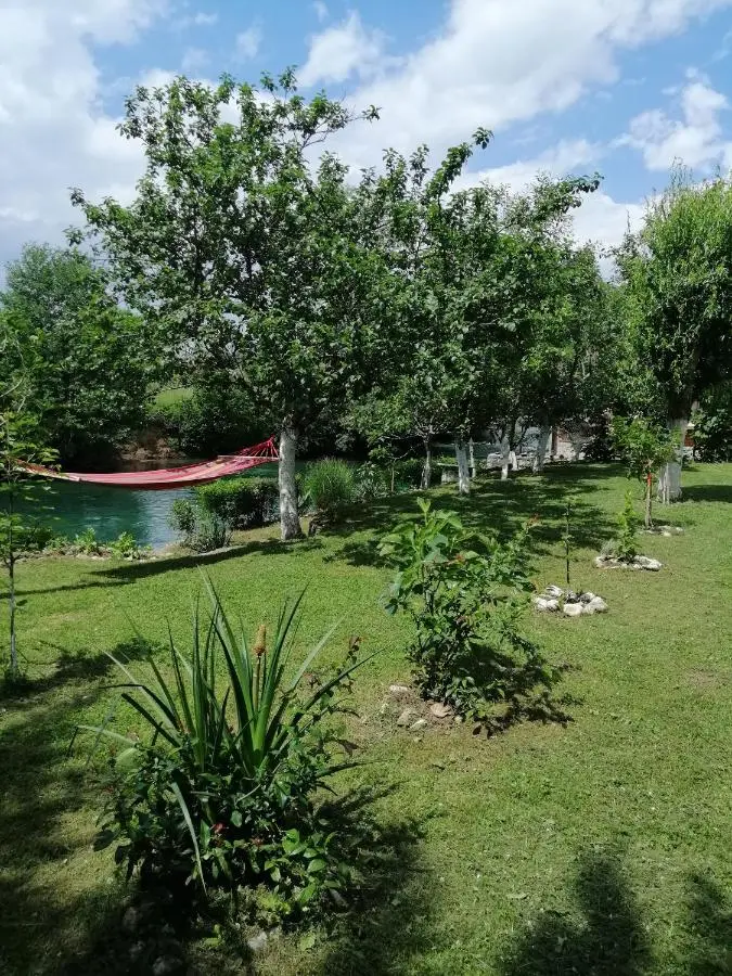 Domaćinstvo Una-Ostrovica
