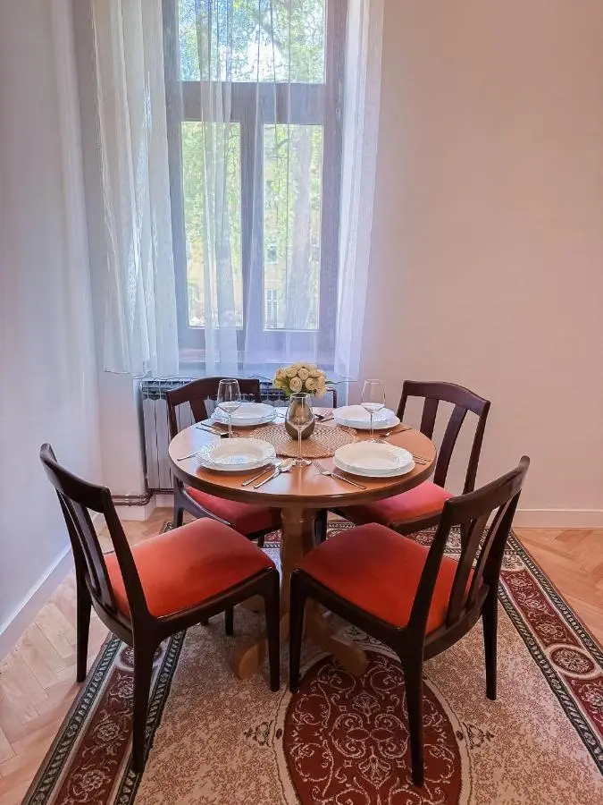 Unique & Spacious 3BR Historic Flat in City Centre