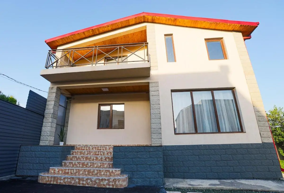 Brand-New 2BR House with Garden