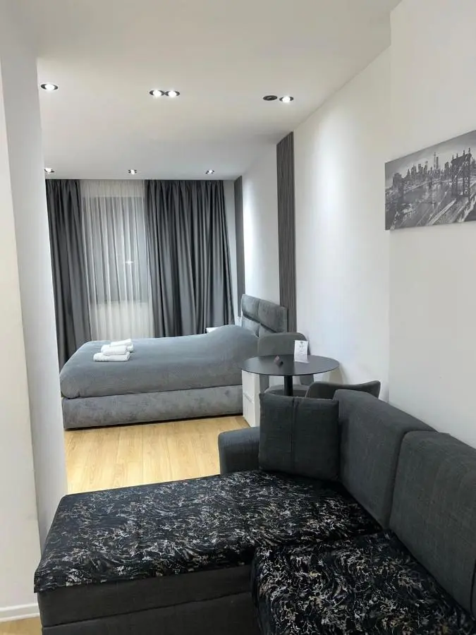 Enzo Rooms Center