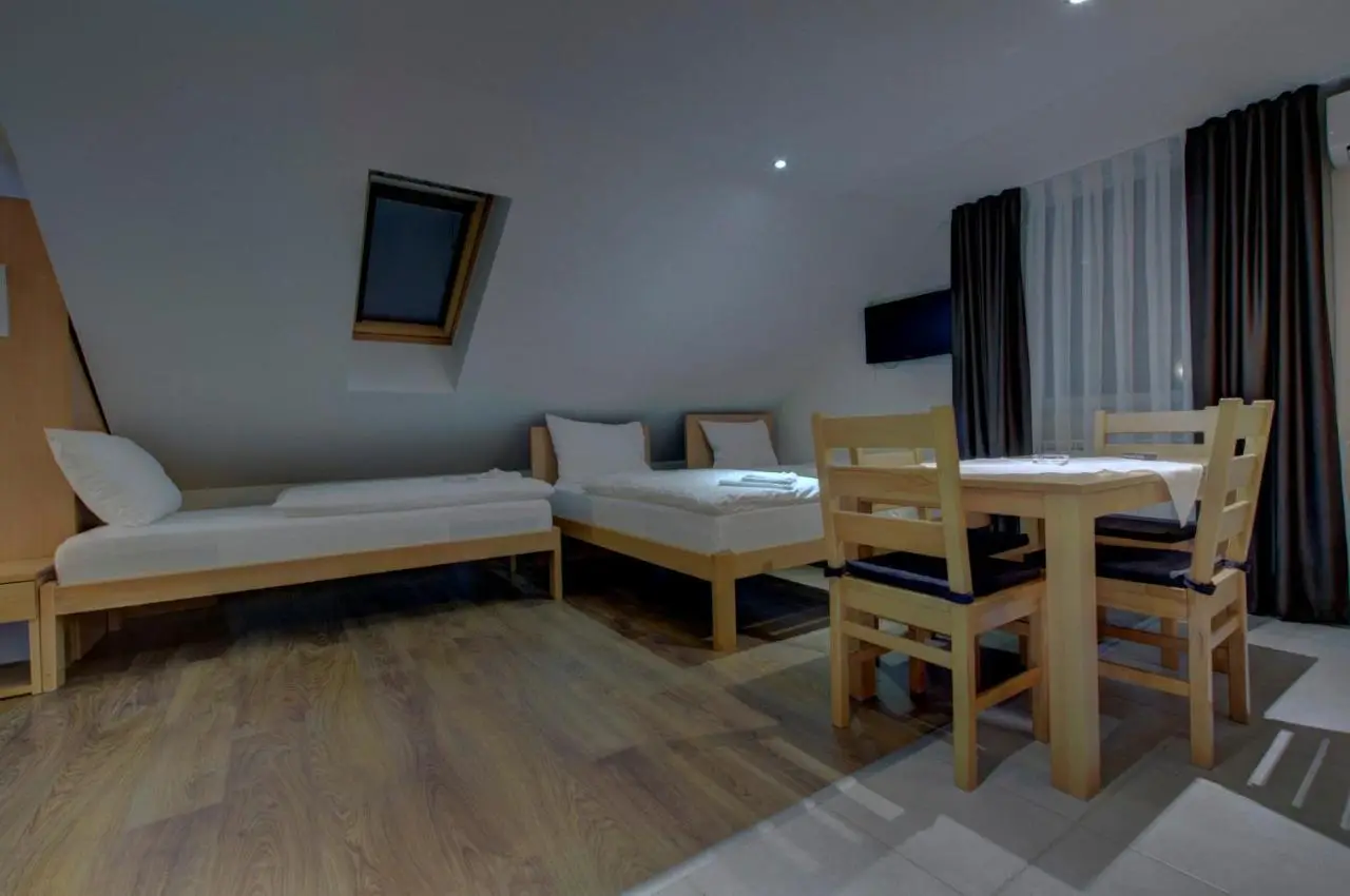 Tihe Noci Motel