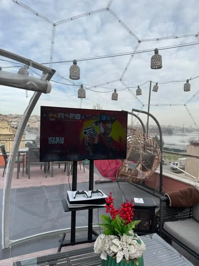 Waterfront Villa by the Tram - Private Terrace with Dome & Golden Horn View in Fatih