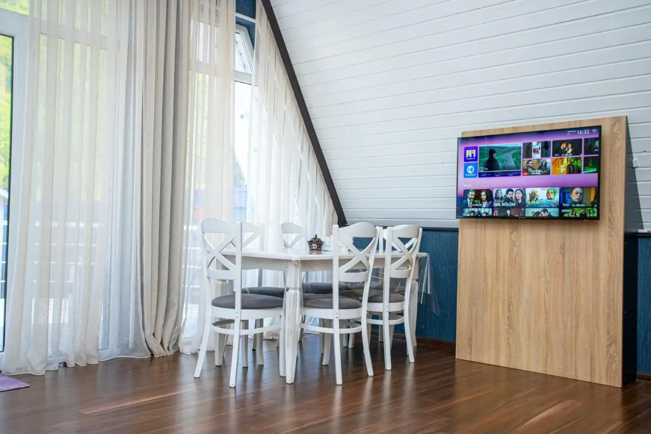 Mirvari Aframe Riverside