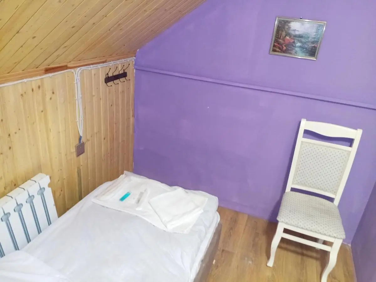 Baku Express Guest House - PRIVATE rooms with SHARED bathrooms