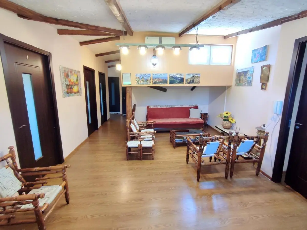 G&L APARTMENTS