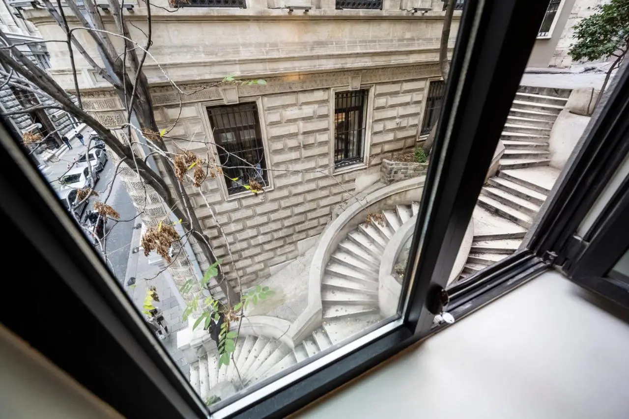 DeCamondo Residence