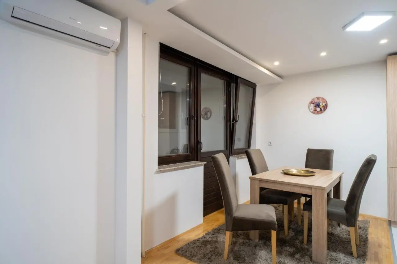 Green Riverside Apartment