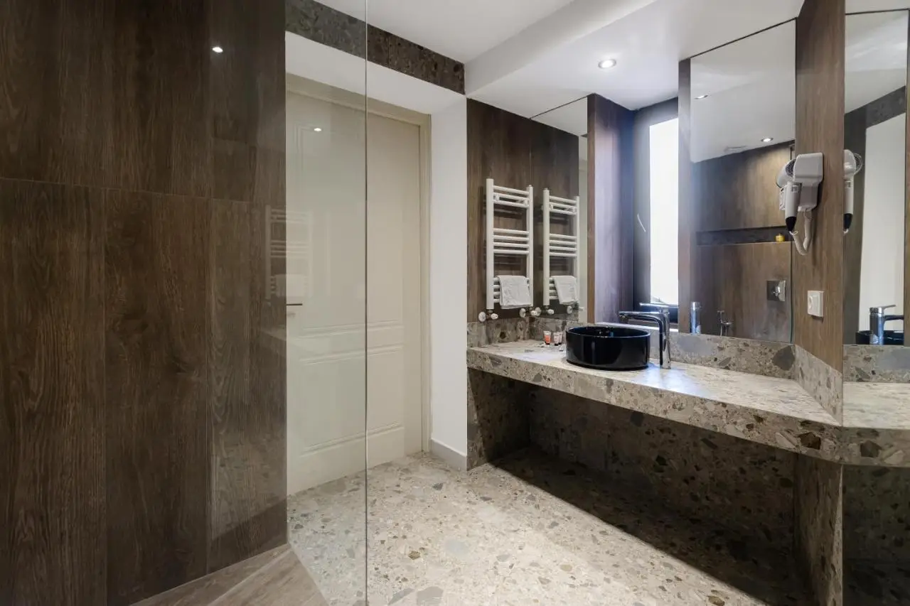 Apart Meidani - Stylish Old Town Apartment with Balcony & Synagogue View