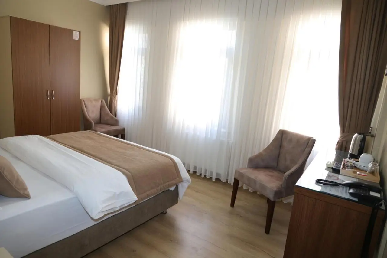 Ramparts Hotel