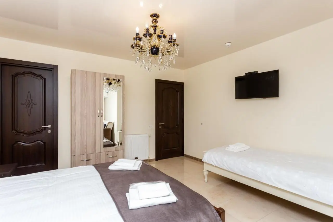 Prime location Apartment with Three Bedroom