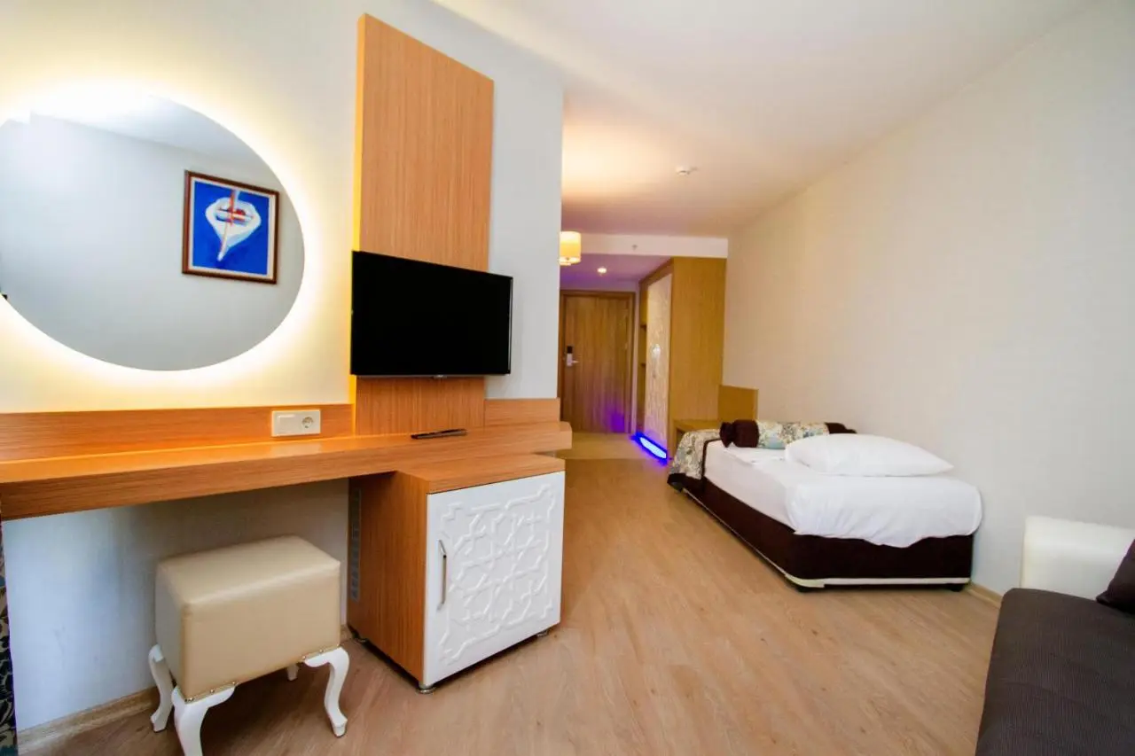 Blue Wave Suite Hotel