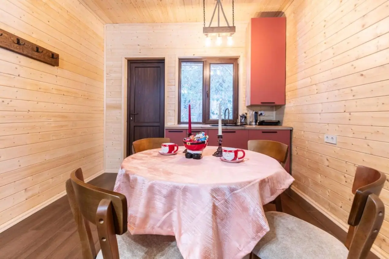 Tatu's wooden hut