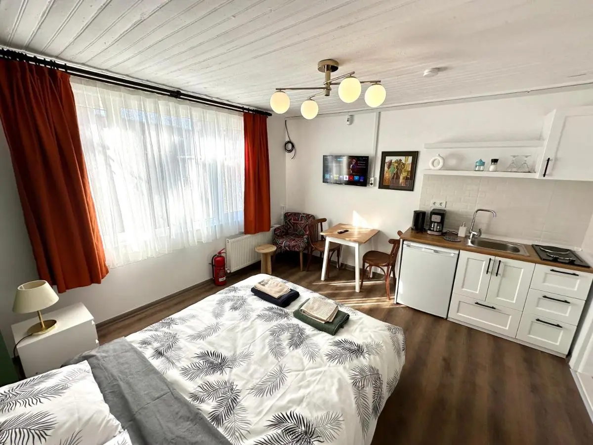 Yellowhouse Room 5