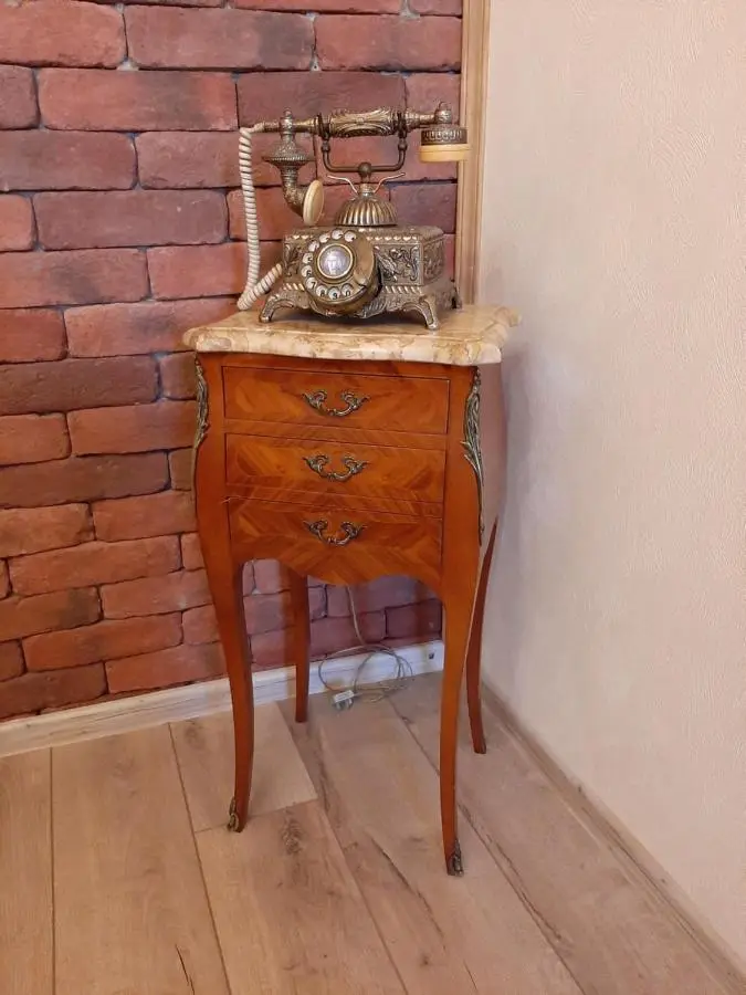Vintage Art Rooms