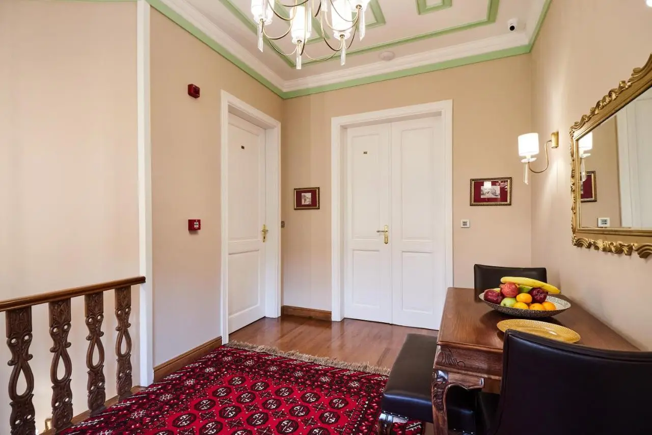 White Palace Old City Boutique Hotel