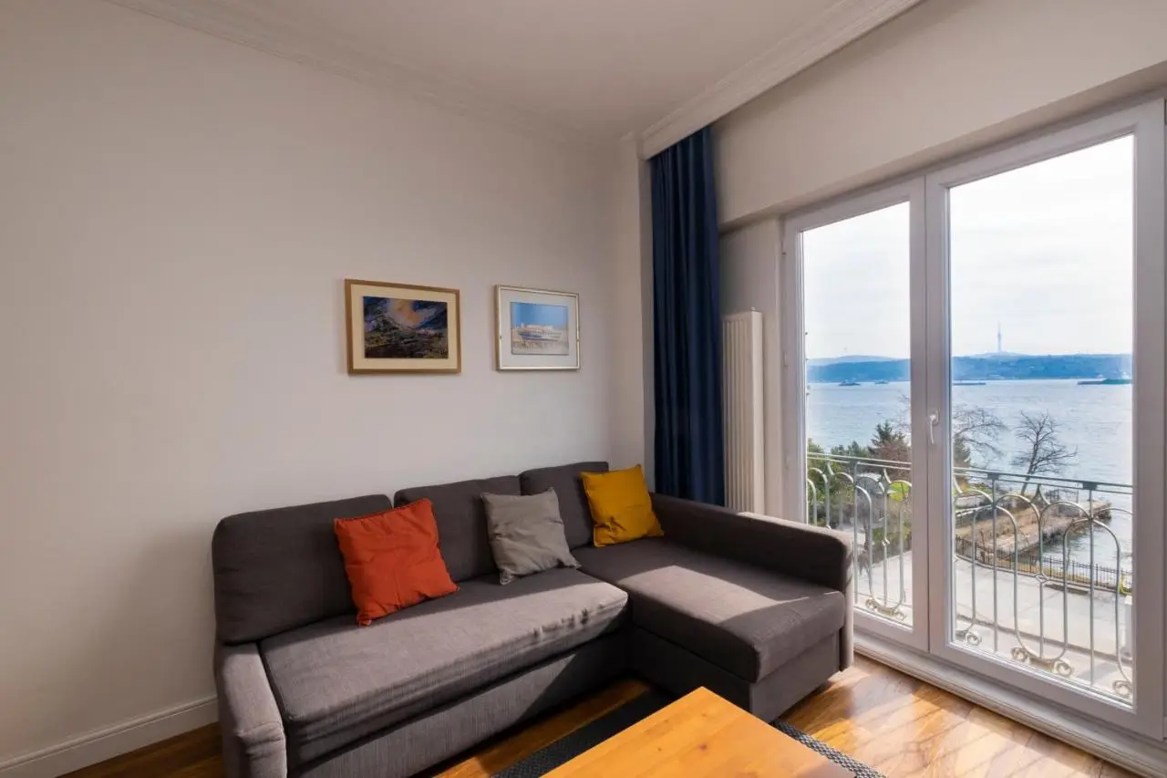 Trendy Bosphorus View Apartment