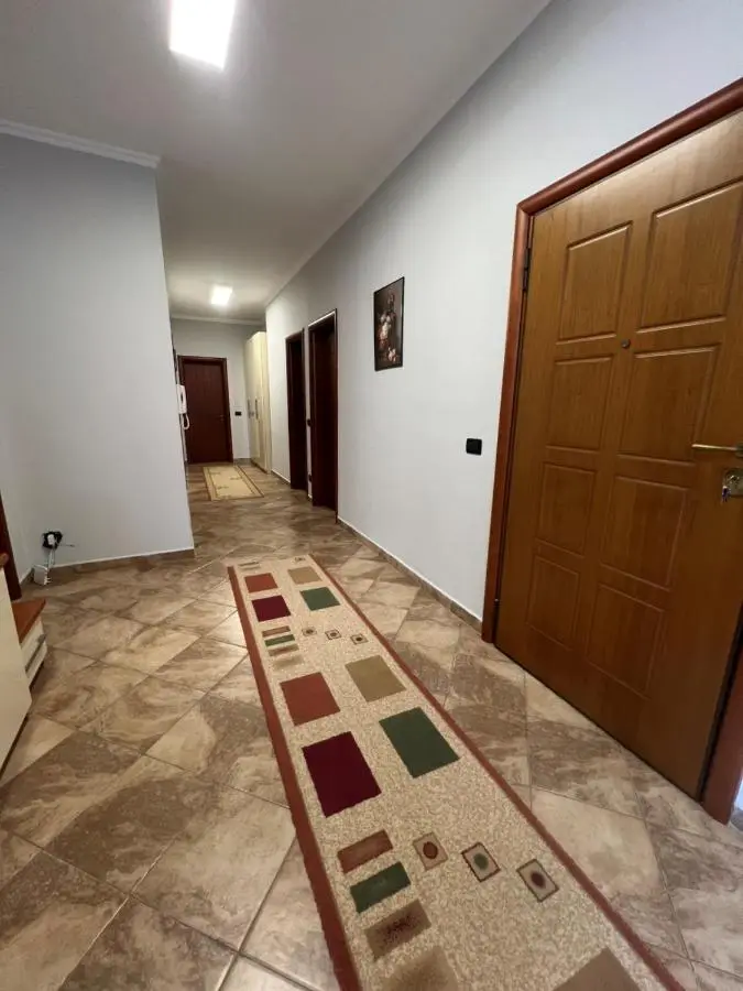 Elly Apartment