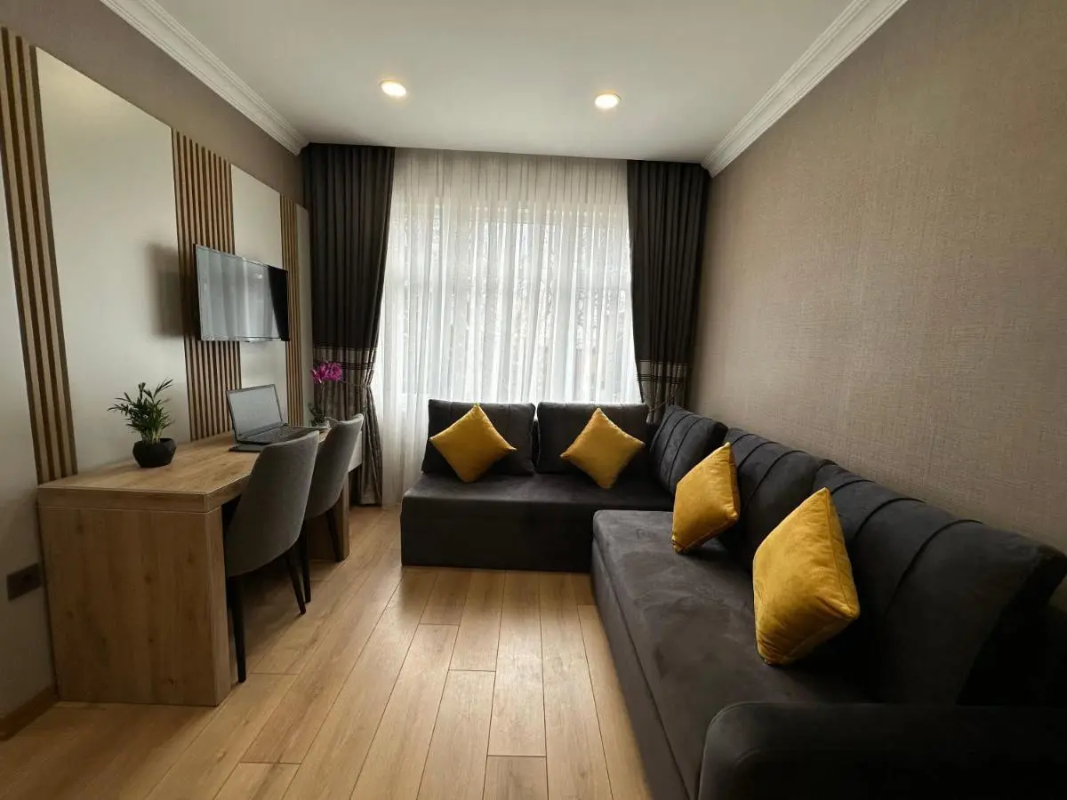H&L Suites