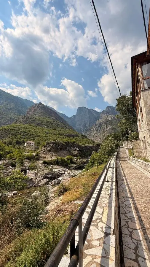 - Cemi River Rooms -
