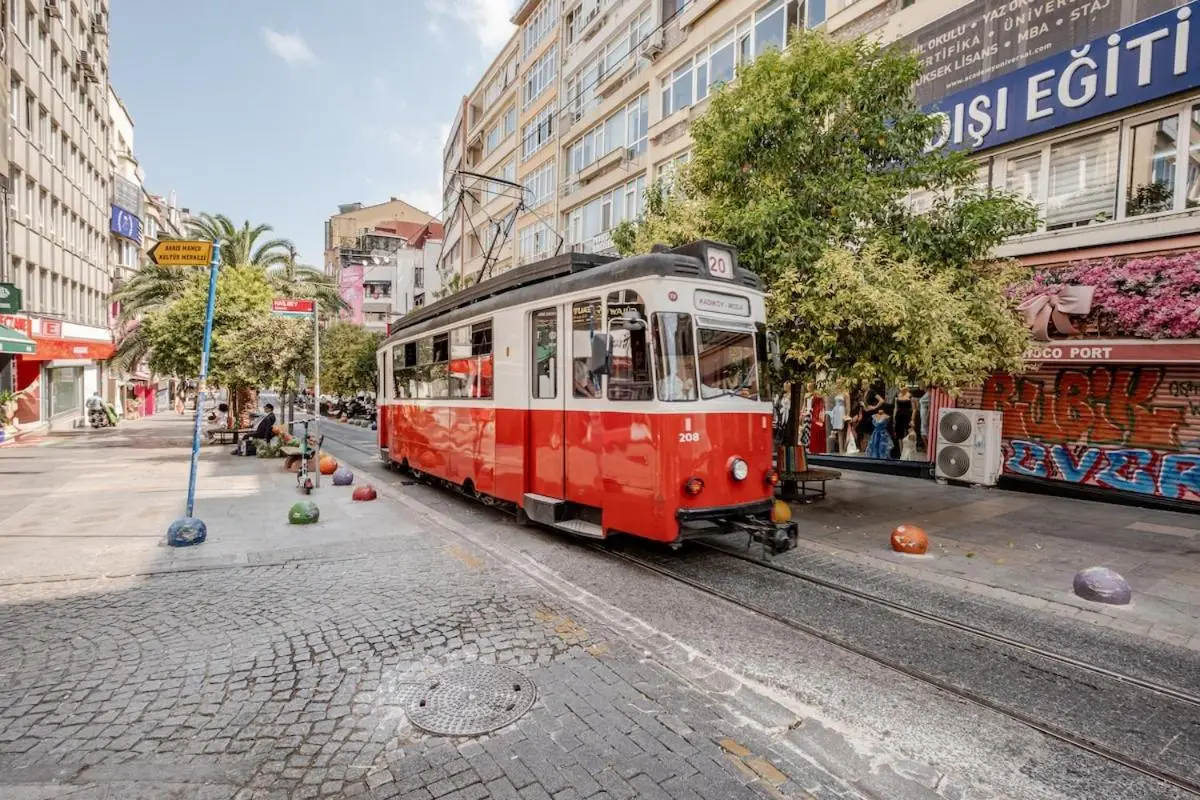 Kadıköy ün Kalbinde Tarihi Rahat Sessiz Daire