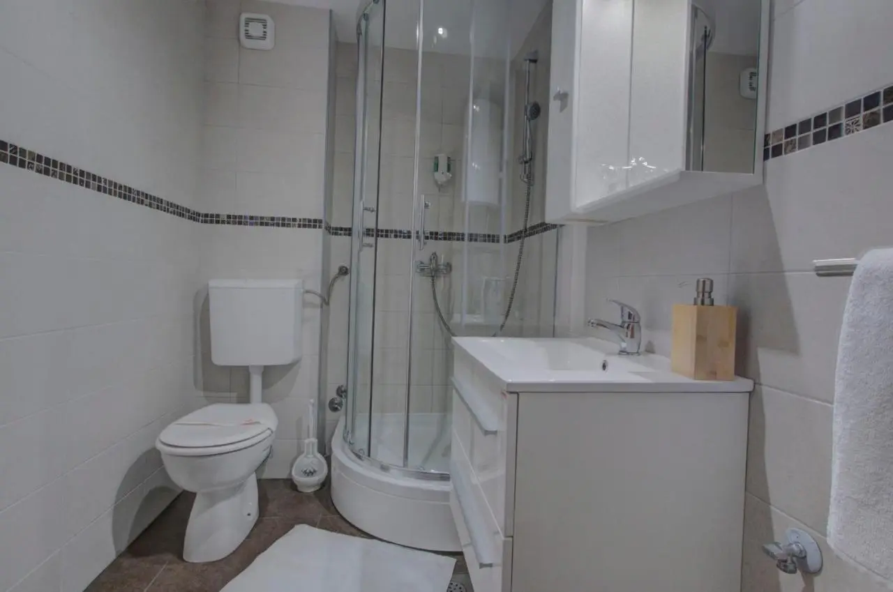 Tihe Noci Motel