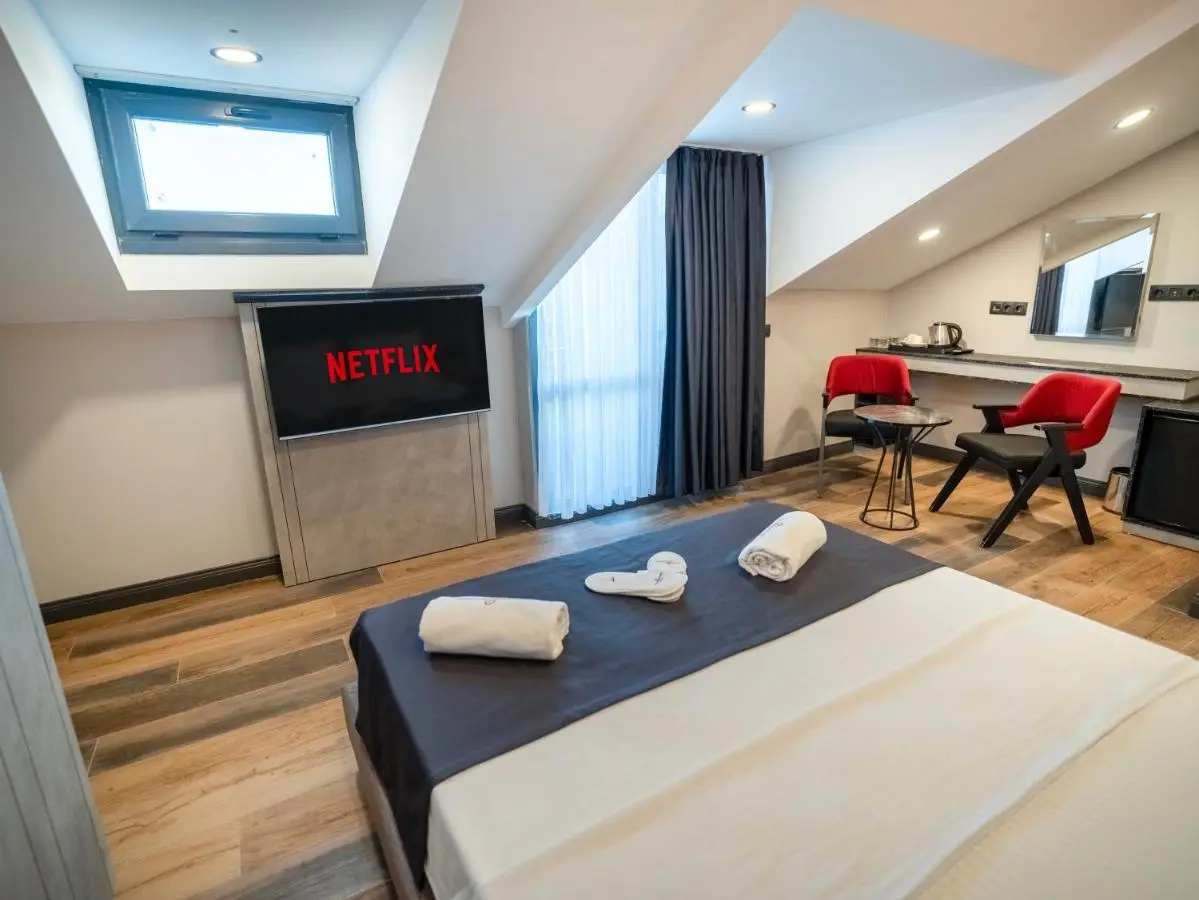 Modernlux Hotel