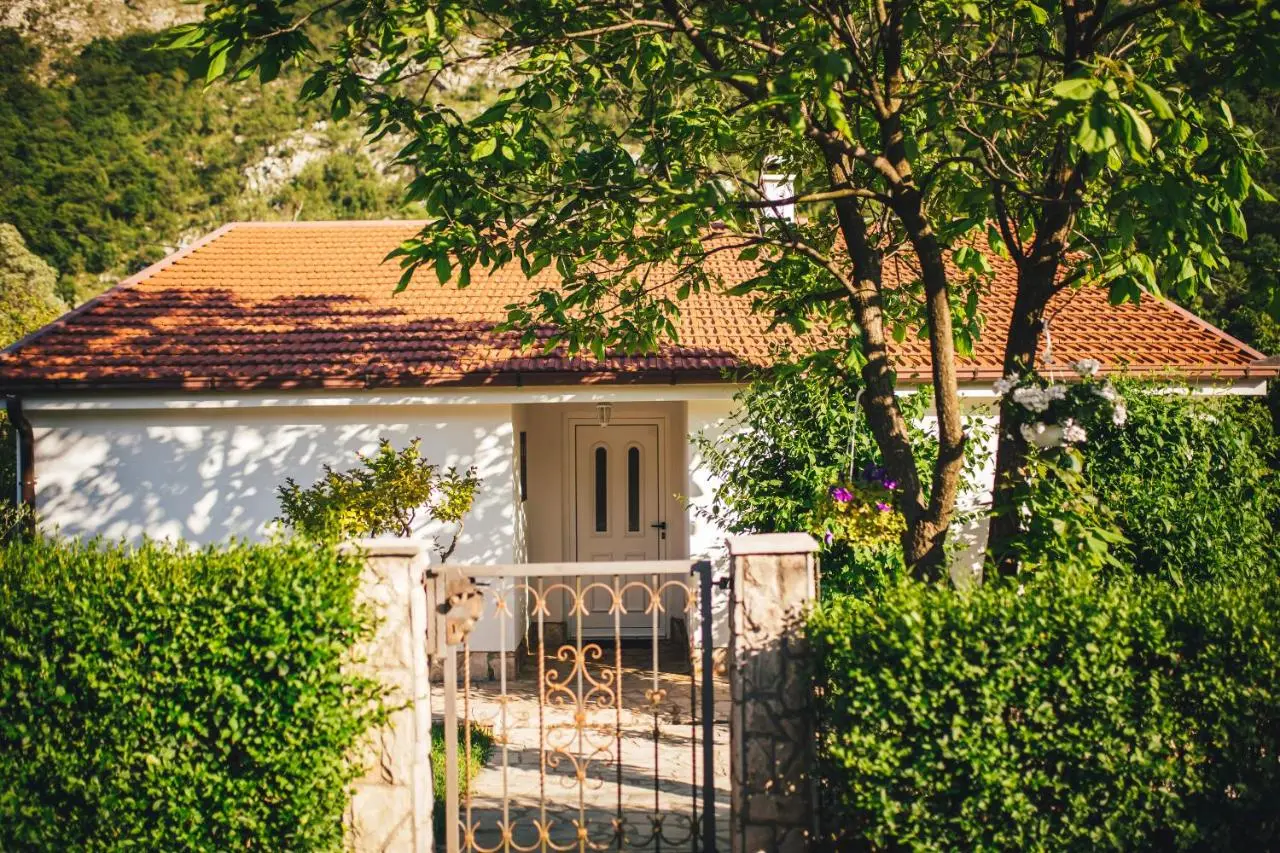 Villa Gana-Green Oasis with Heated Pool
