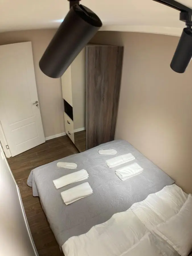A cozy and comfortable semi-basement apartment