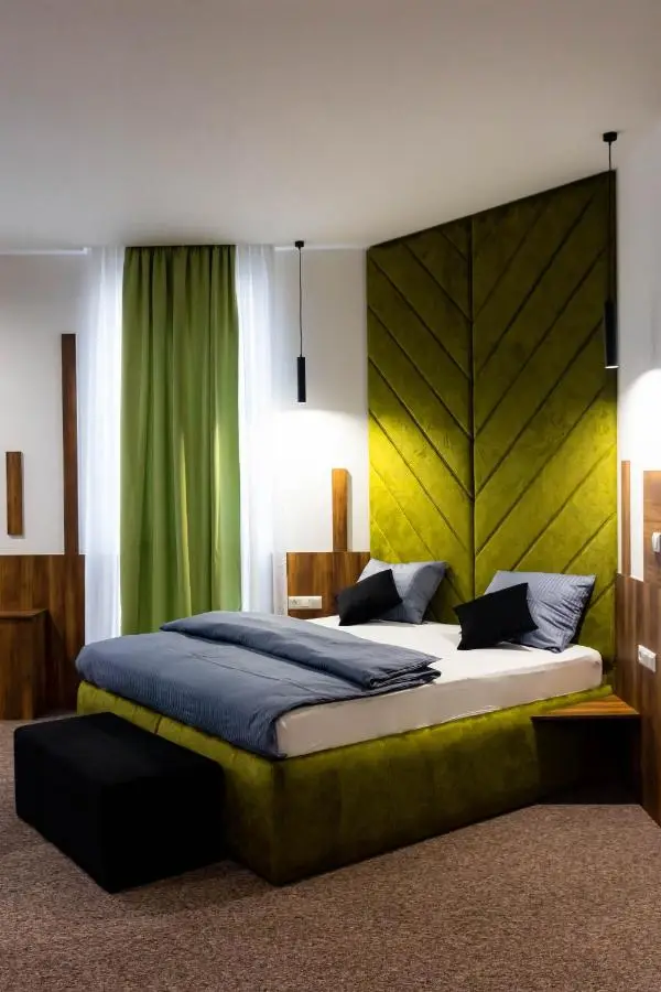 Hostel Tron