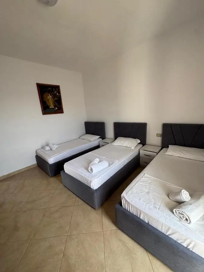 Redi's Seaview Apartments