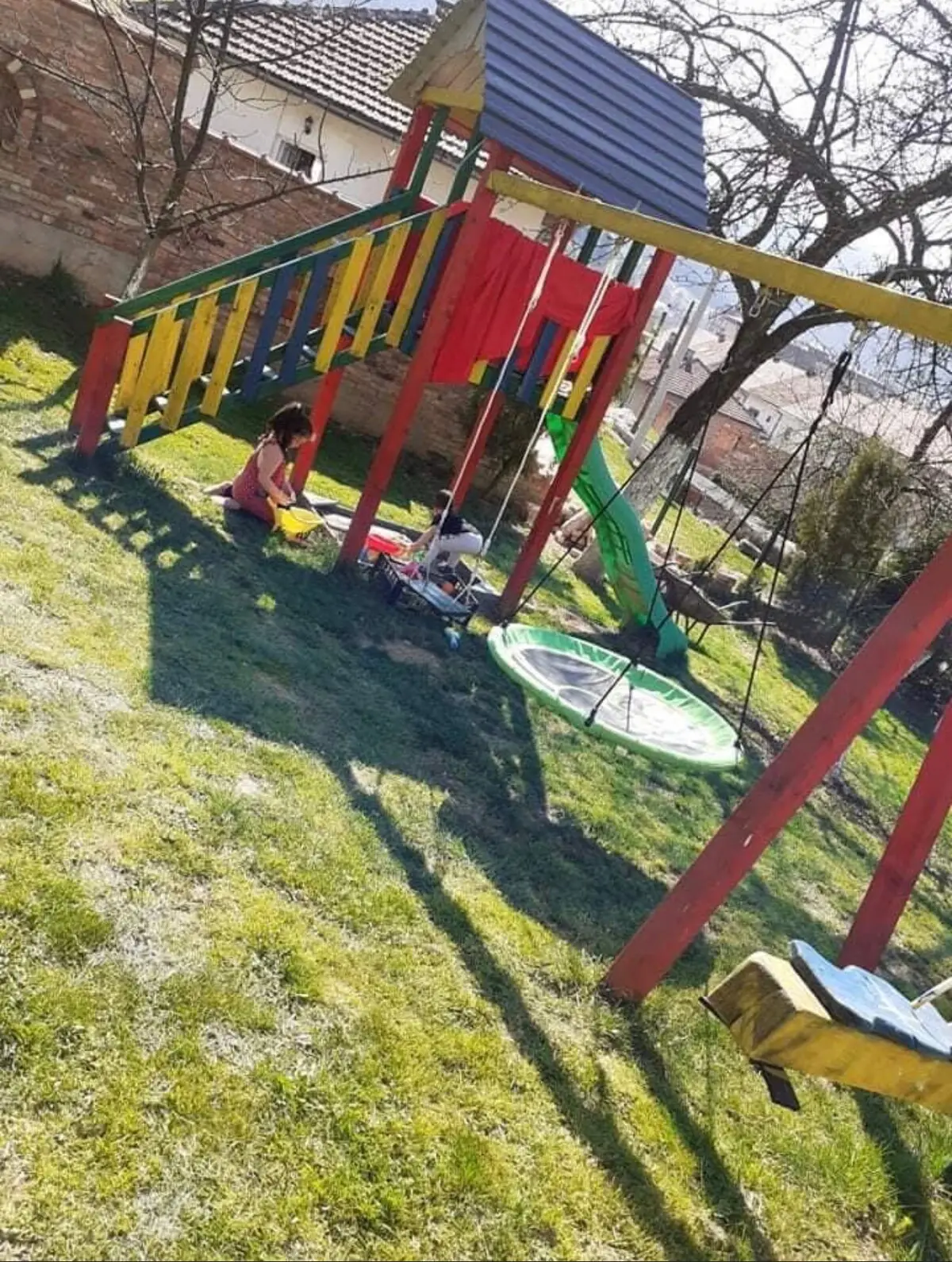 1-min to Bus /  House with Big Garden and BBQ