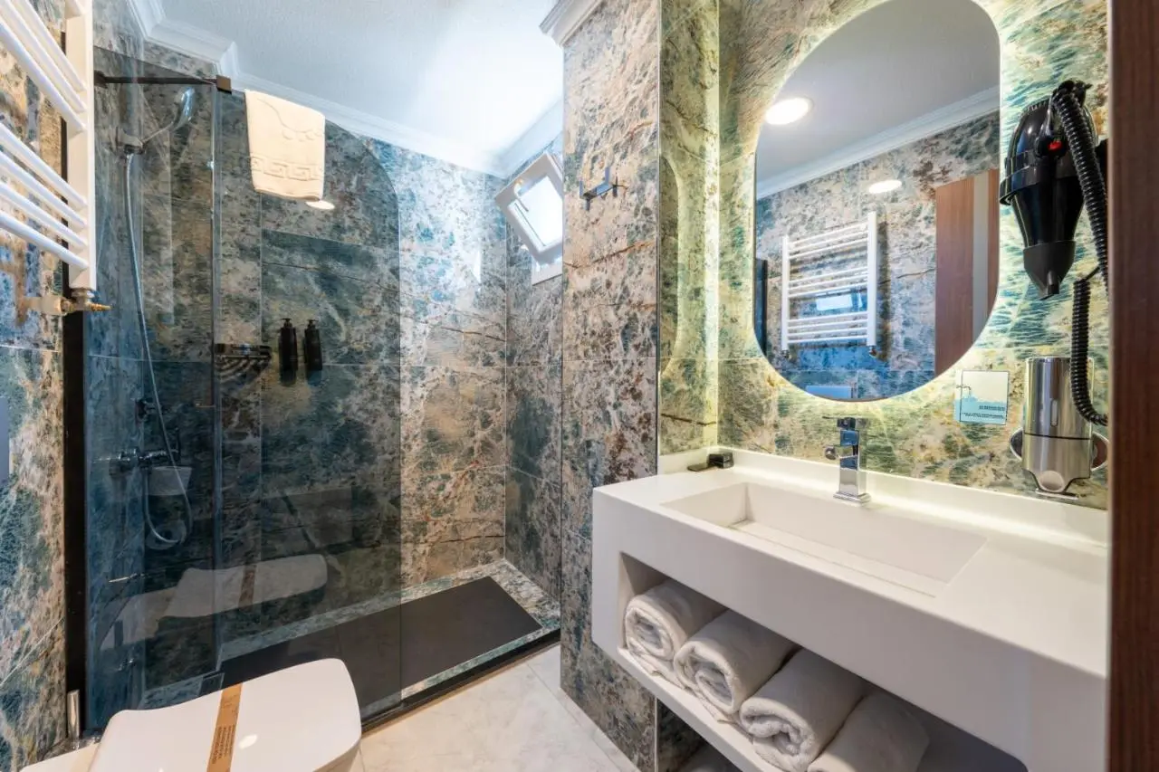 216 Eagle Palace Suite