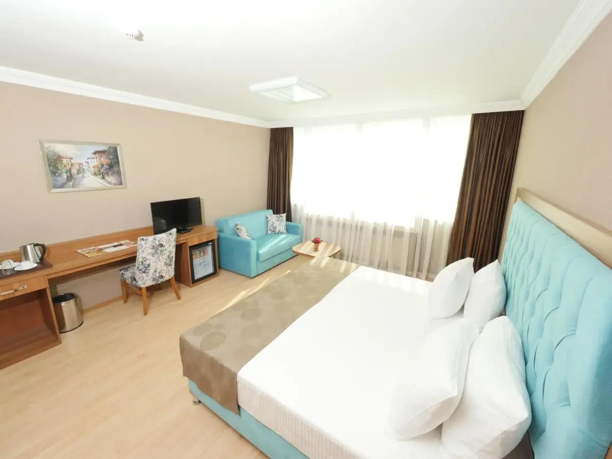 Golden Lounge Hotel