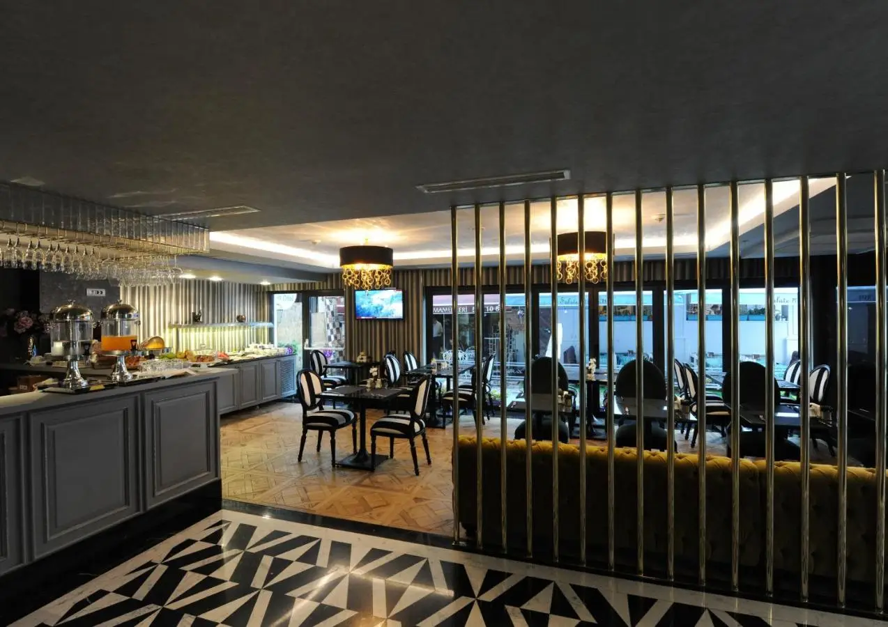 Le Petit Palace Hotel - Special Category