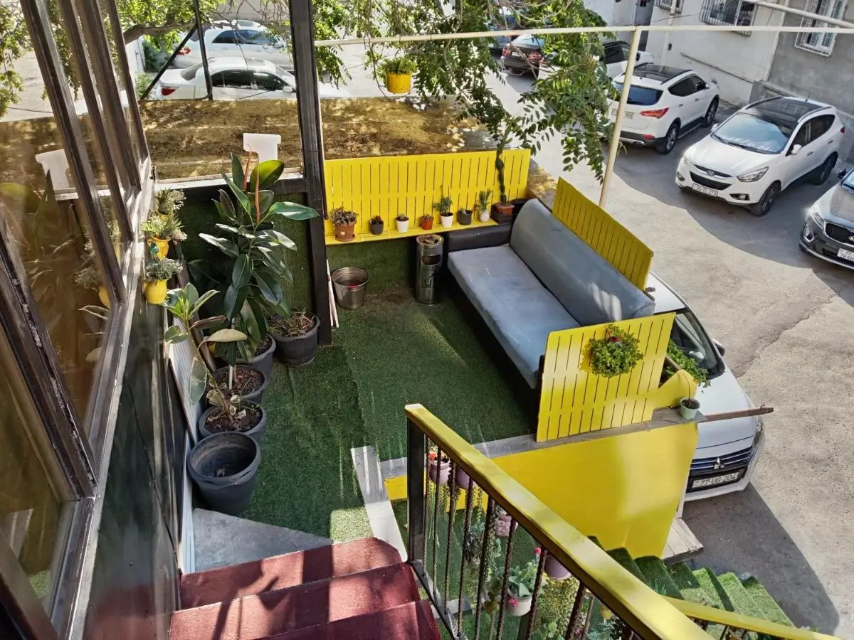 Baku Express Guest House - PRIVATE rooms with SHARED bathrooms