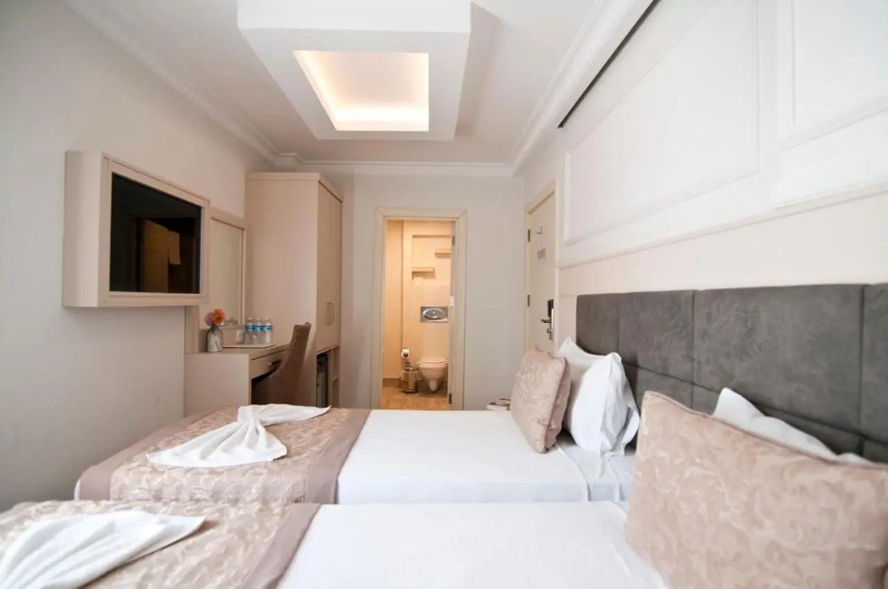 Royce Hotel
