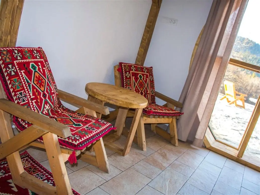 Mountain bungalows and a Hobbit House - Jazavčije Rupe