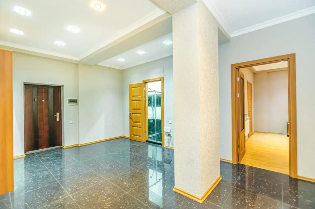 Apartment On Mc Donalds
