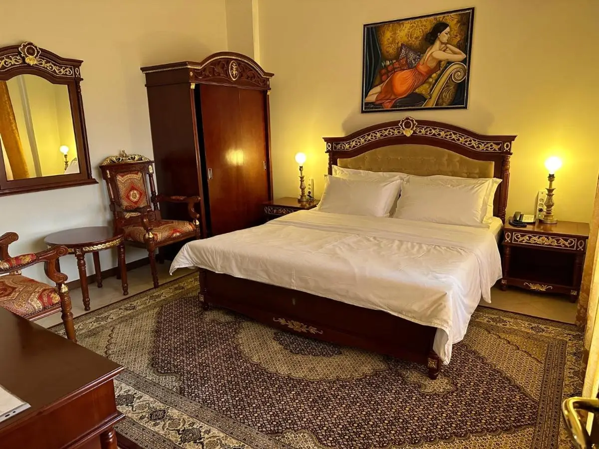 Dinasty Hotel