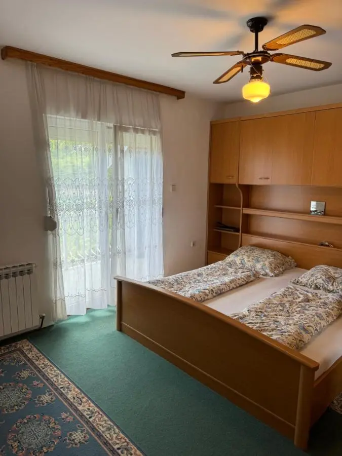 Idas Guesthouse - Kuća na jezeru - Haus am See - Privatunterkunft - Čelebići kod Konjica