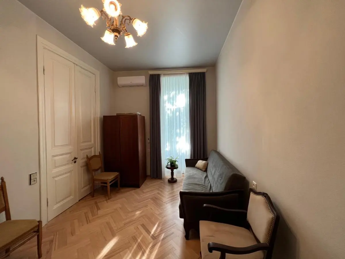 Lola Apartments TBS