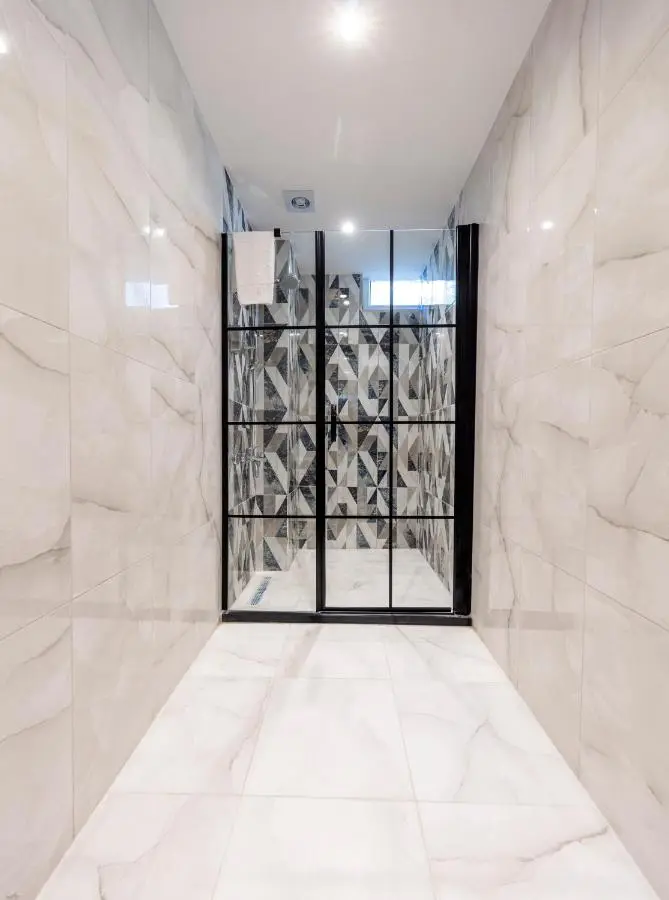 Hexa Suites Hotel