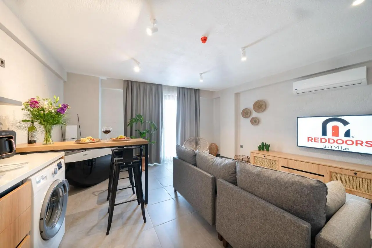 Reddoors Suites Sea View