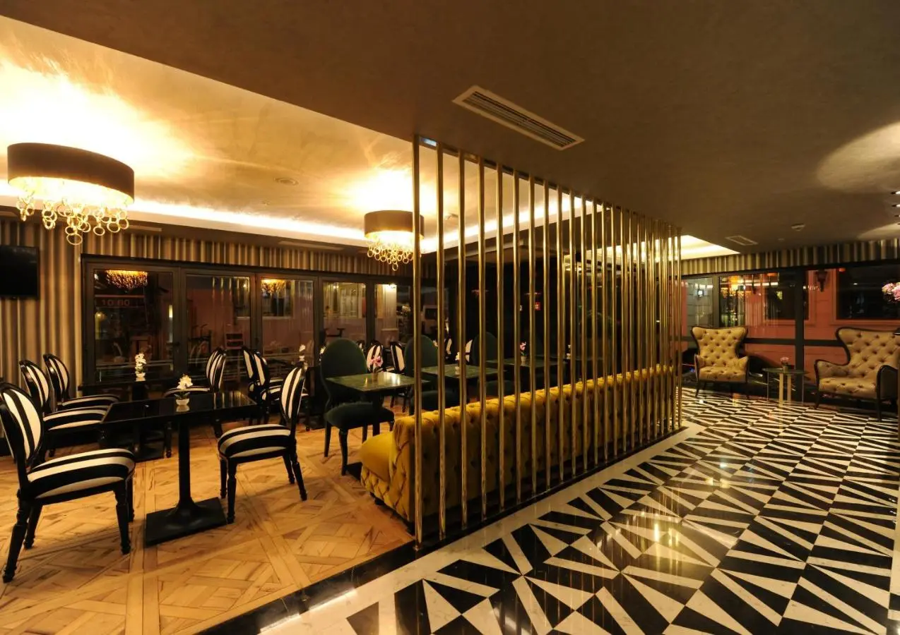 Le Petit Palace Hotel - Special Category